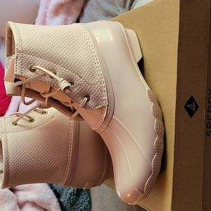 Pink sperry bootz
